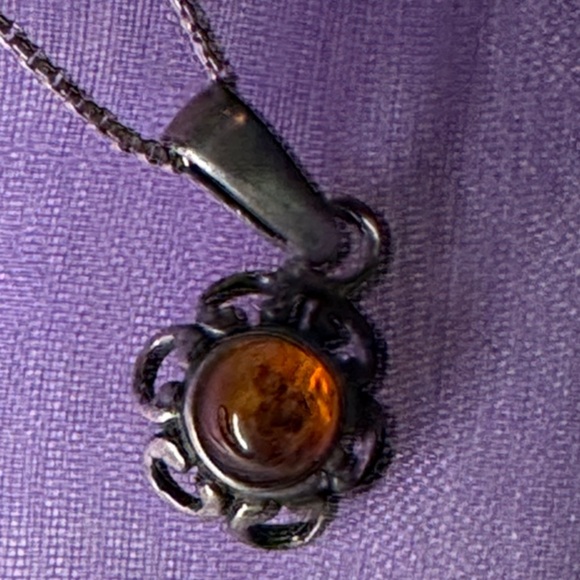Vintage Silver Necklace with Amber Gemstone Pendant - Picture 2 of 5